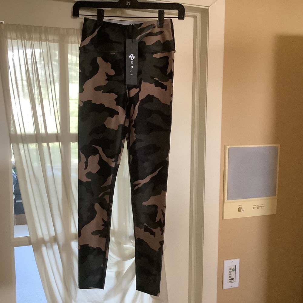 NWT Noli Camo shine leggings xs